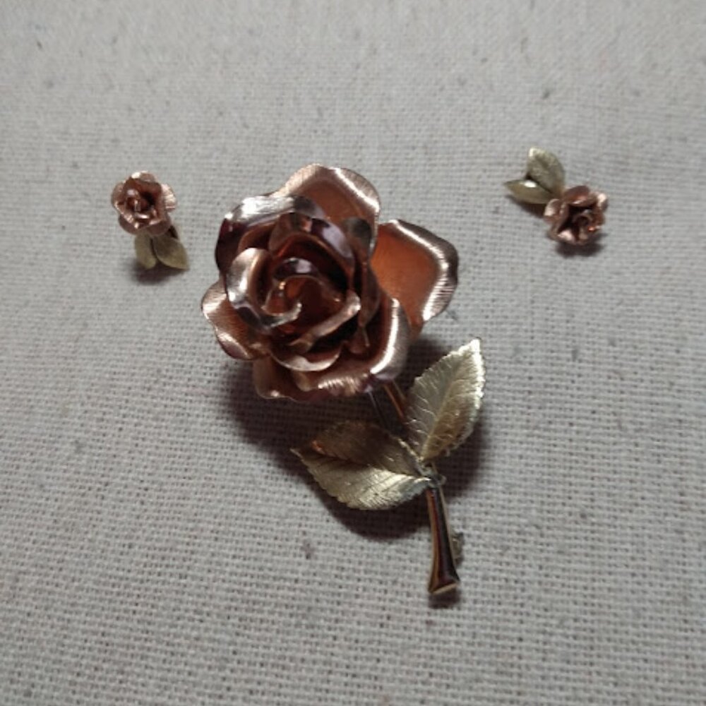 Krementz: Vintage two tone rose pin/brooch w/matching pushback earrings